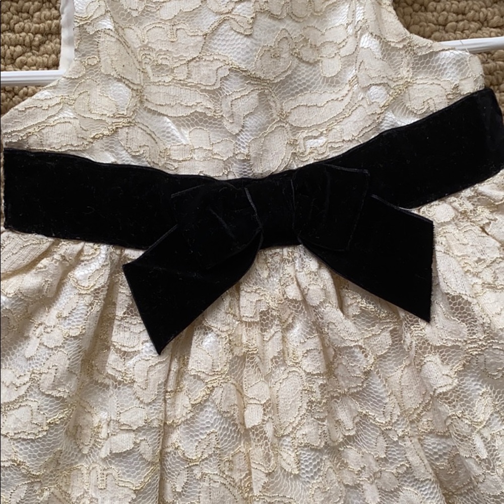 Infant cream lace holiday dress with black bow - Picture 3 of 8